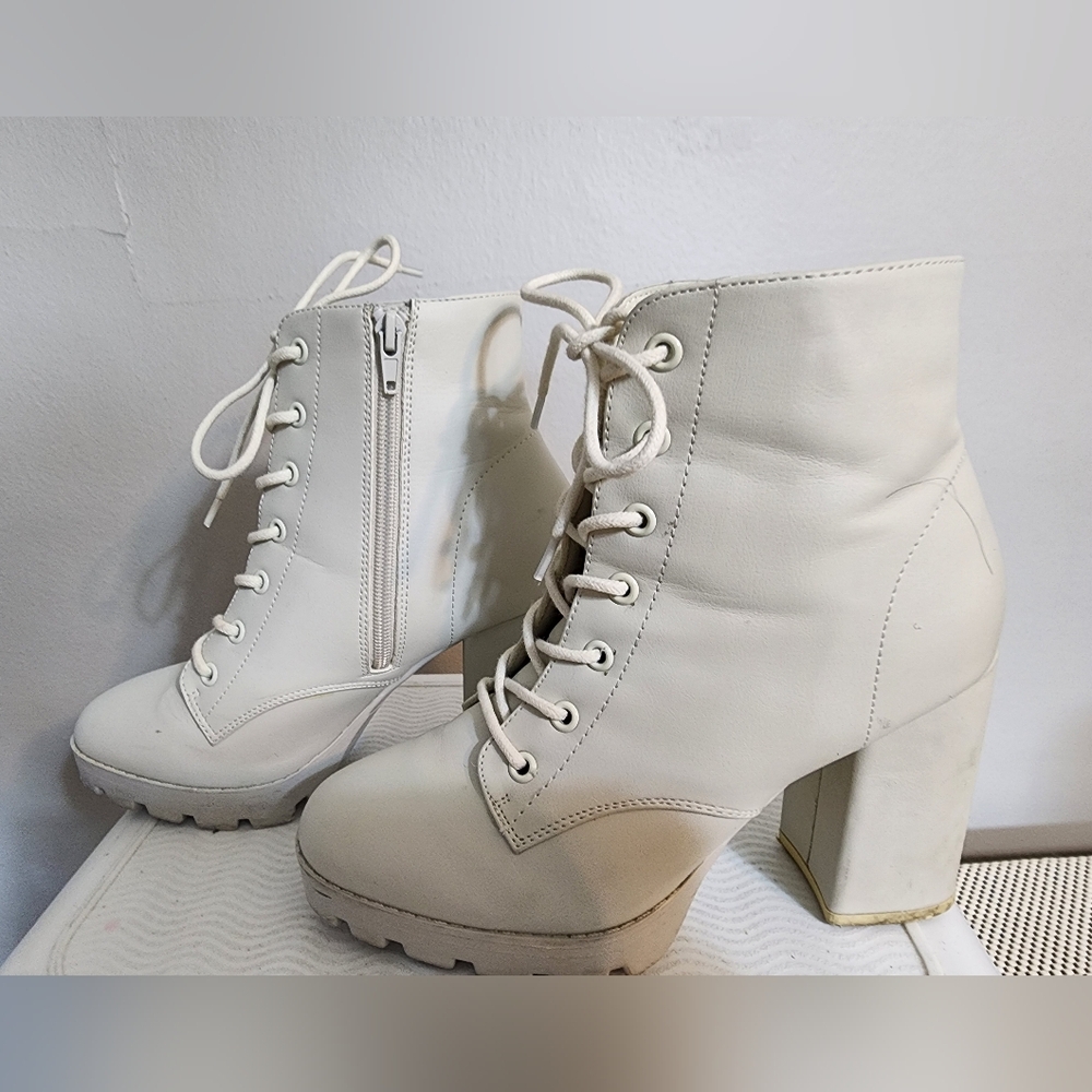 MADDEN GIRL White Lace-Up Boots